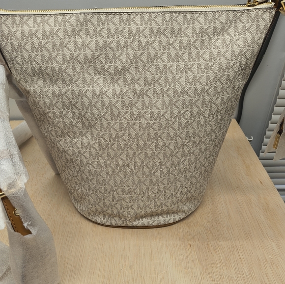 Michael Kors Brooke Bucket Handbag - Picture 8 of 14